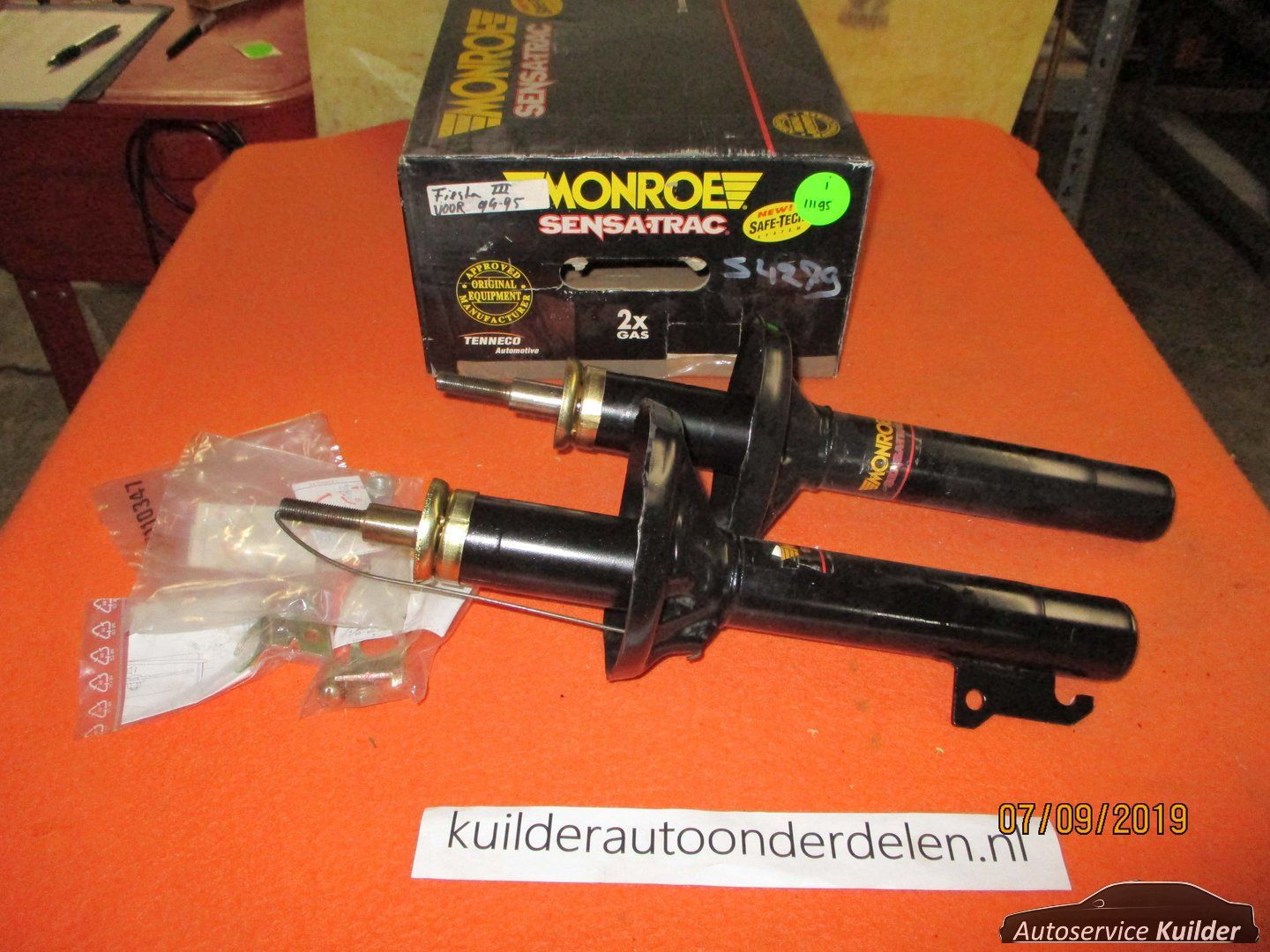 Set schokdempers voorzijde Ford Fiesta 94-96 Monroe Gasdruk nuevo in de doos,94FB18045CA shock absorber left and right usado en Menorca