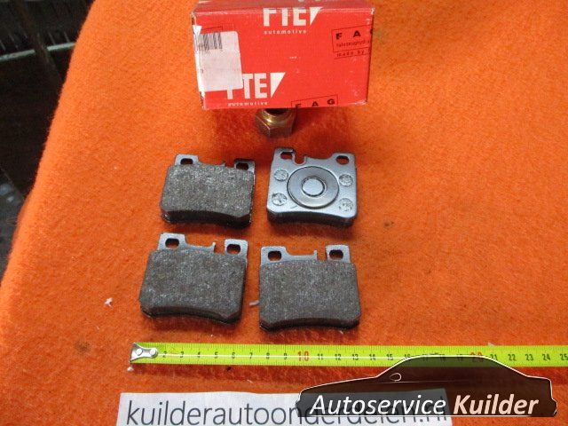 Remblokken Achterzijde Mercedes 190 , C en E Clase AD Benelux 0014200220 brake pad set usado en Menorca foto 4