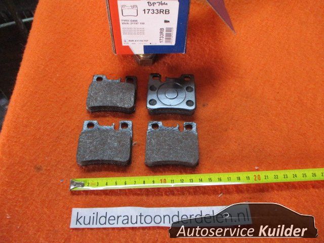 Remblokken Achterzijde Mercedes 190 , C en E Clase AD Benelux 0014200220 brake pad set usado en Menorca