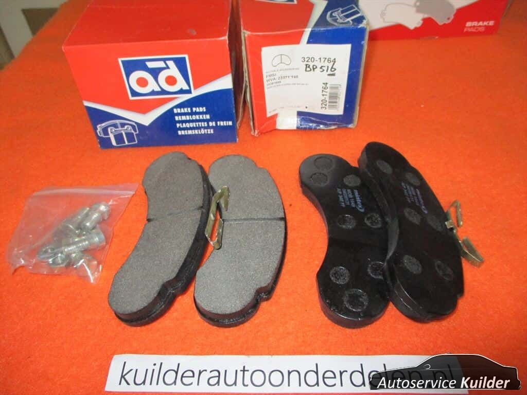 Remblokken Mercedes MB 100 (611/631/643) Voorzijde AD Benelux brake pad set usado en Menorca