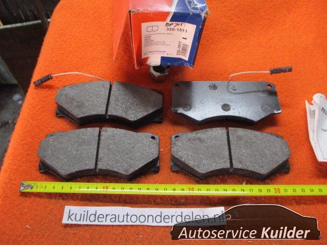 Remblokken Mercedes G W460 W461 W463 L W601 W602 Voorzijde AD 0005868942 brake pad set usado en Menorca