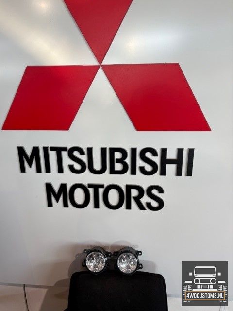 mistlamp voor links en recht outlander phev 2012/2018 €35 fog lamp front left and right usado en Menorca