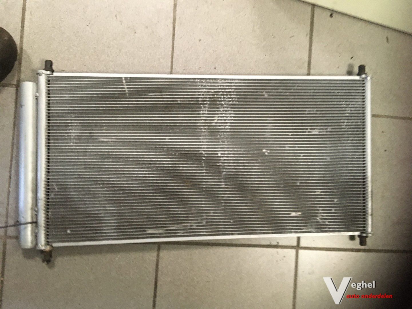 Toyota Auris 2.2D 2008 airco condensor radiateur condenser air conditioning radiator usado en Menorca foto 3