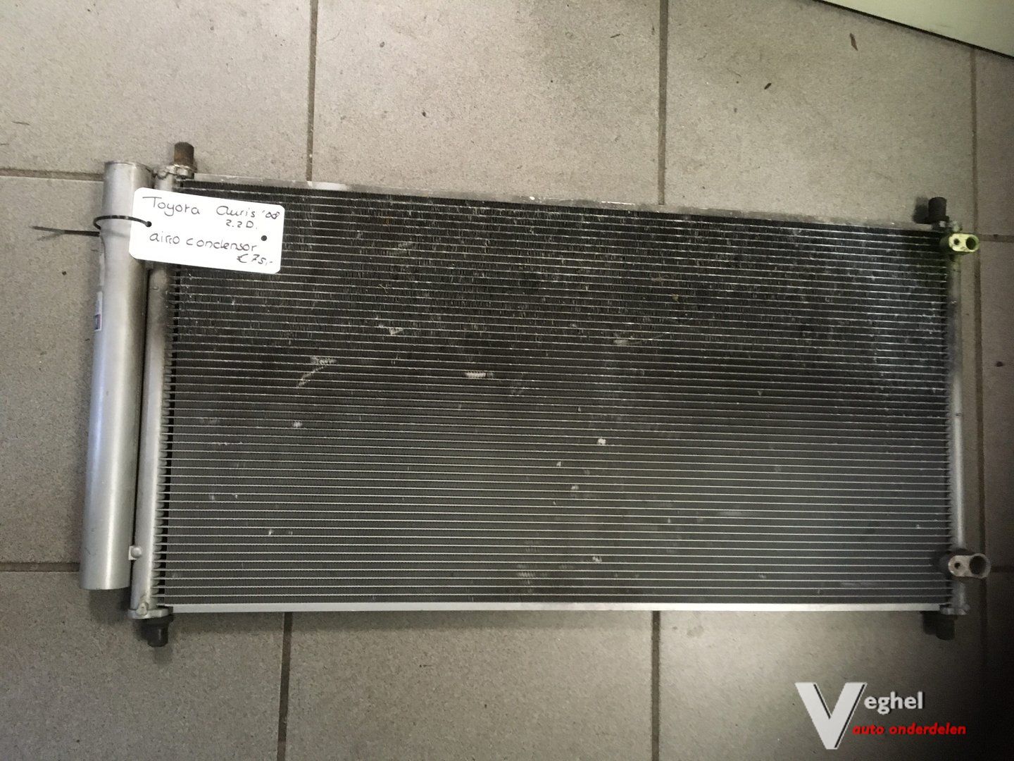 Toyota Auris 2.2D 2008 airco condensor radiateur condenser air conditioning radiator usado en Menorca foto 2