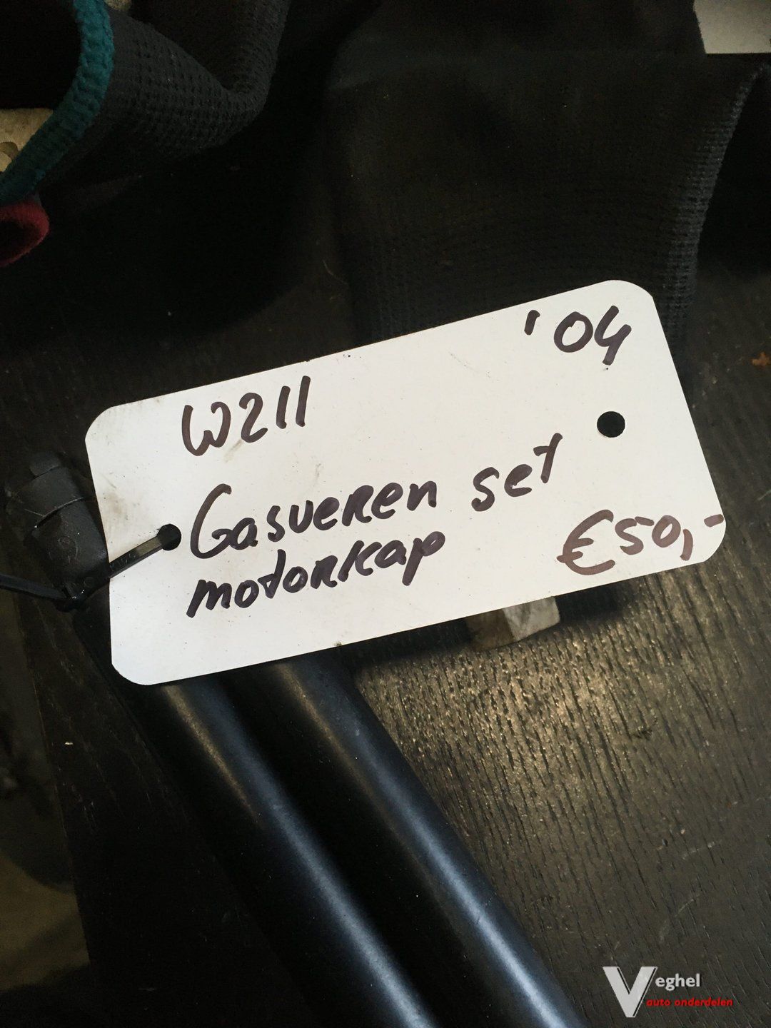 mercedes w211 gasverenset motorkap 2004 gas pressure springs usado en Menorca