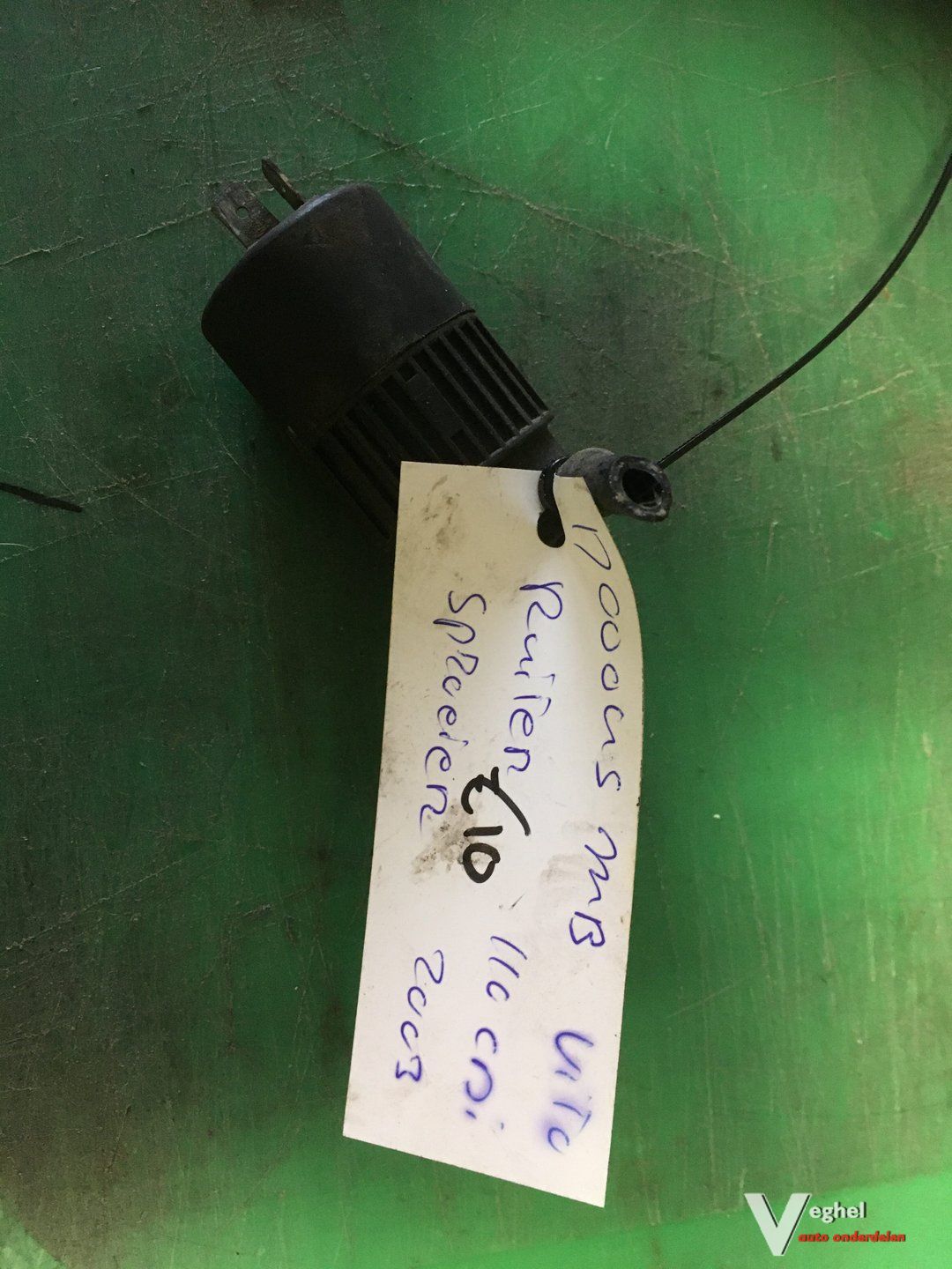 MB Vito 110cdi 2003 ruitensproeierpompje windshield washer pump usado en Menorca