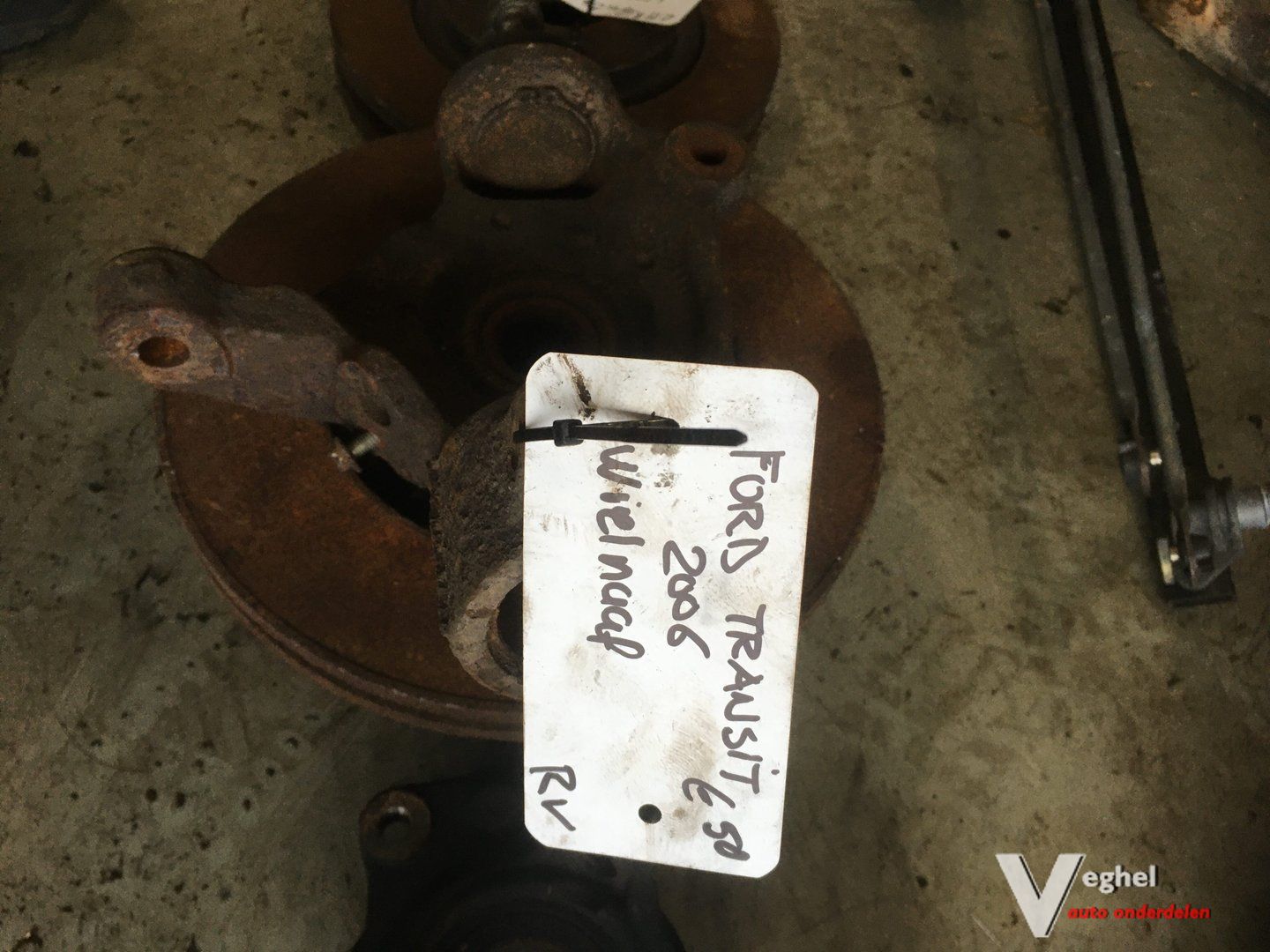 Ford Transit 2006 wielnaaf Rechtsvoor of linksvoor wheel hub usado en Menorca