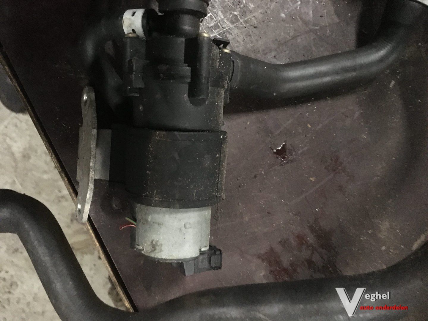 Mercedes w210 270cdi 2001 verwarmingselement extra water pump usado en Menorca foto 3