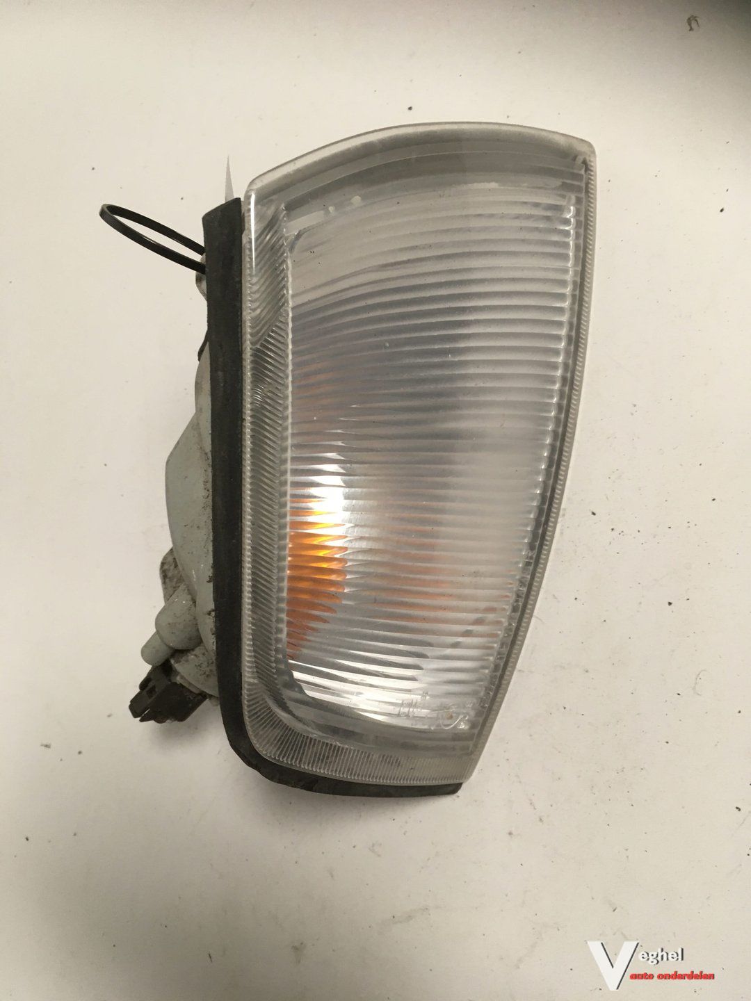 Mitsubishi colt 1997 3 drs knipperlicht rechts wit blinker single usado en Menorca