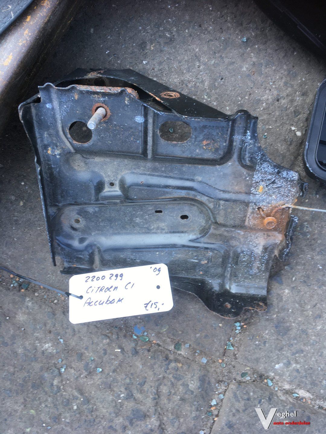 Citroen C 1 2009 accubak battery container battery holder usado en Menorca