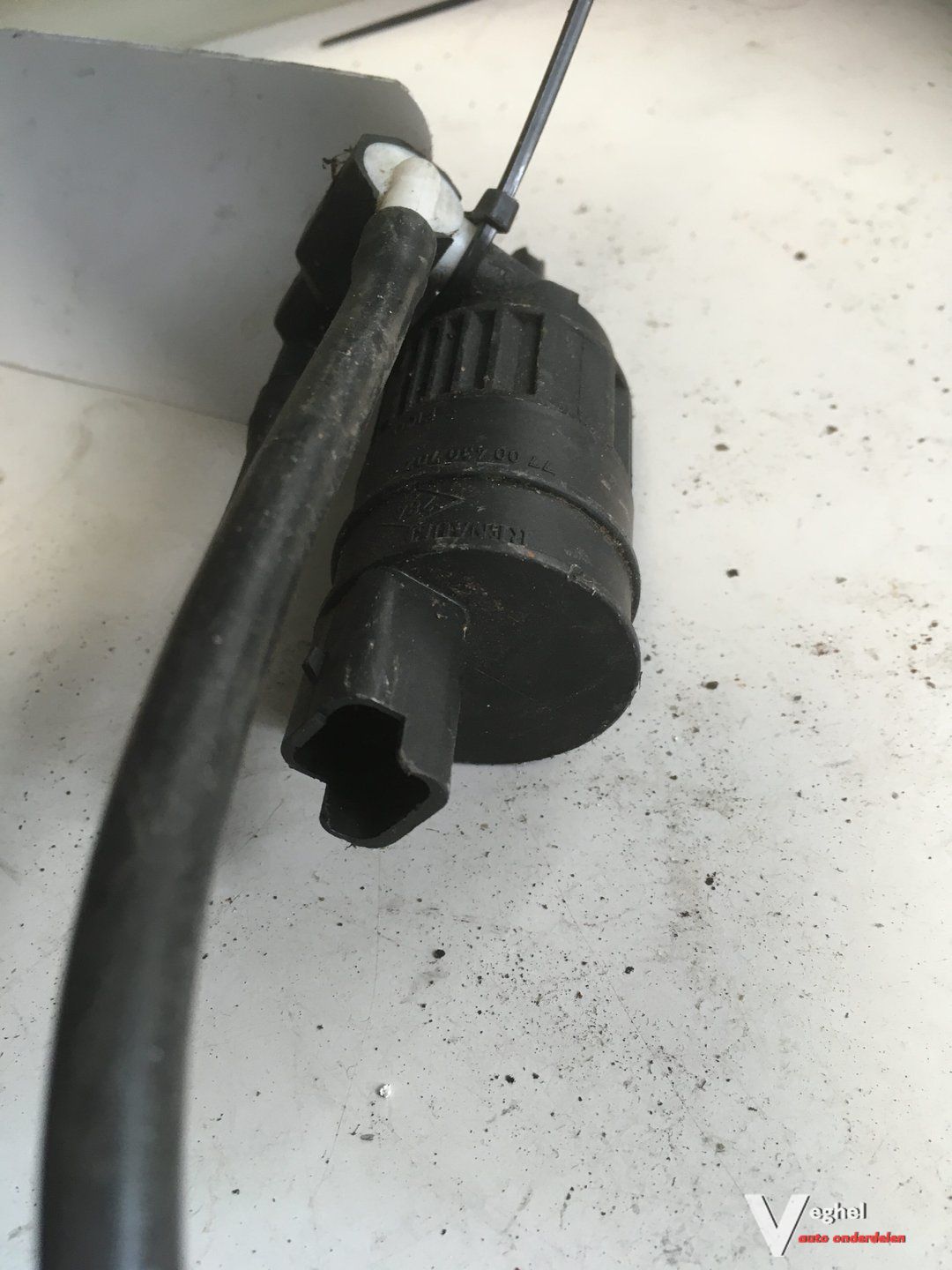 Renault Clio 2003 ruitensproeierpompje windshield washer pump usado en Menorca foto 2