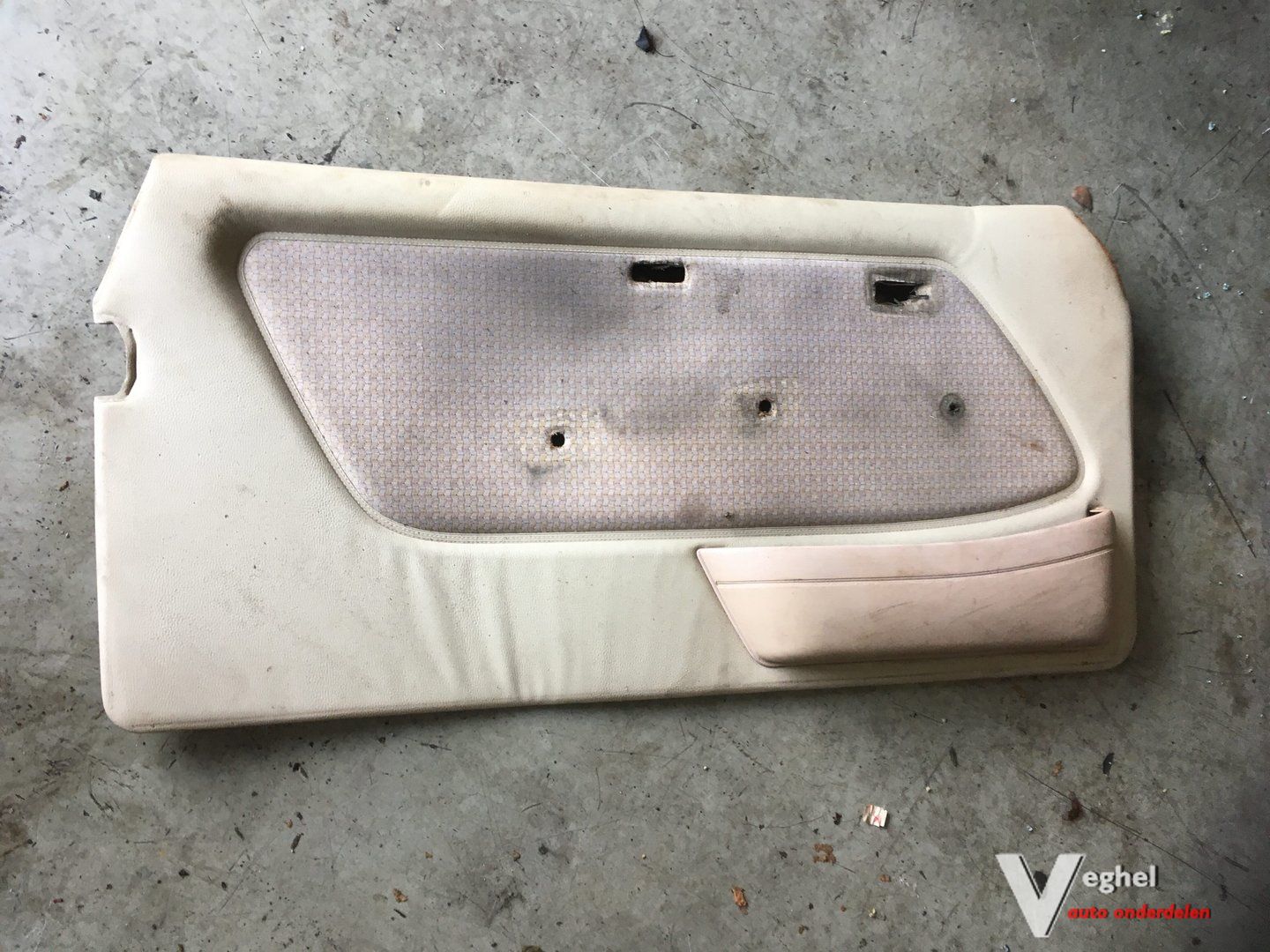 Mercedes w123 coupe 1980 deurpaneel linksvoor door upholstery door panel single usado en Menorca foto 2