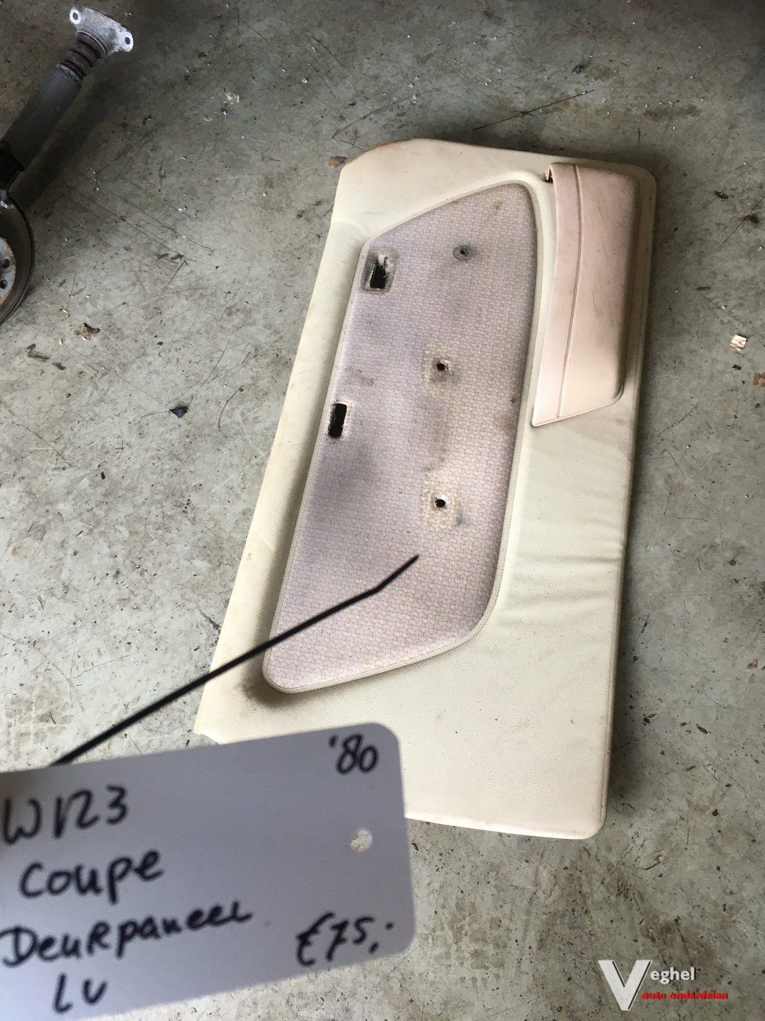 Mercedes w123 coupe 1980 deurpaneel linksvoor door upholstery door panel single usado en Menorca