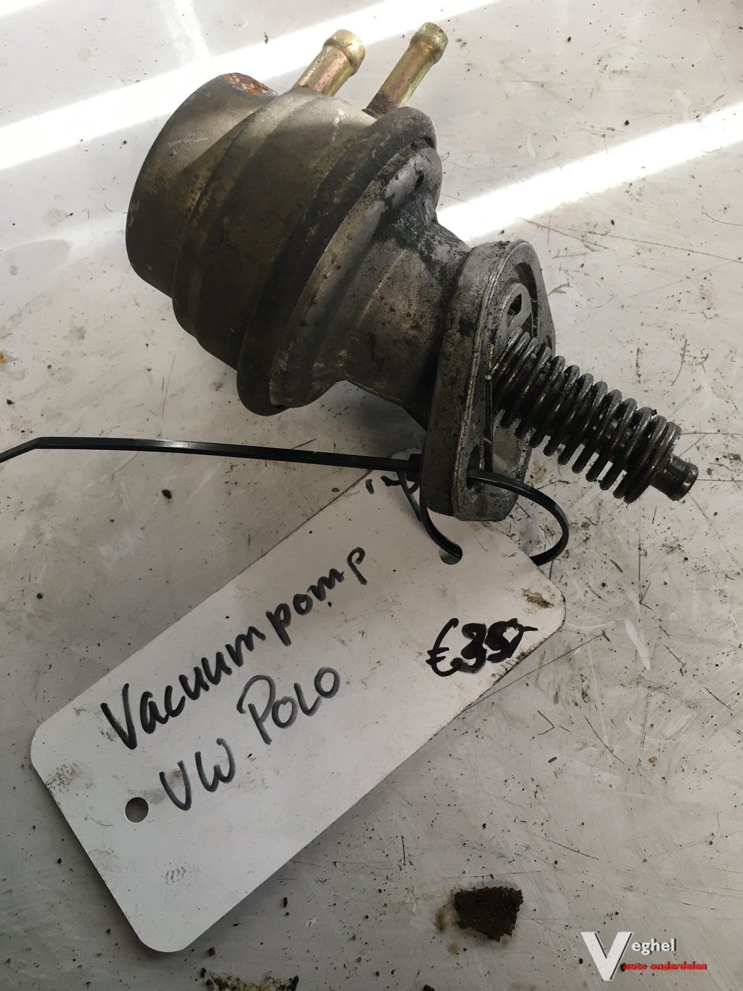 Vw Polo 1974 Vacuumpomp vacuum pump brake booster usado en Menorca foto 3