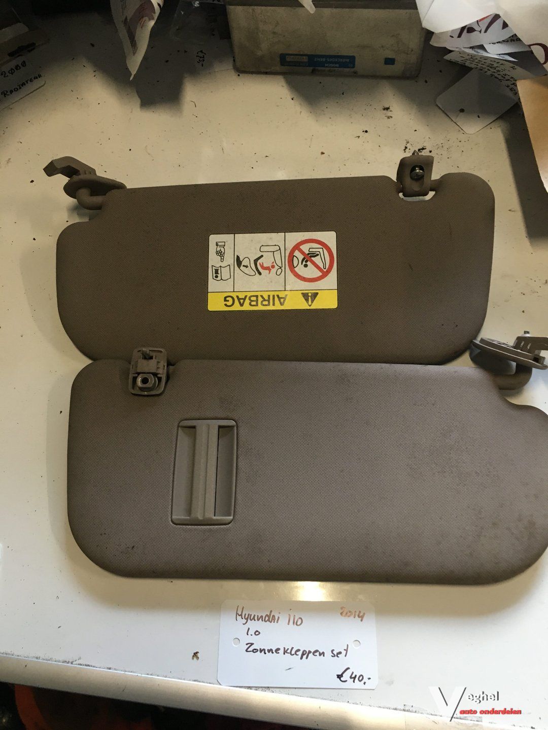 Hyundai i 10 1.0 2014 Zonnekleppen set sun visor left and right usado en Menorca