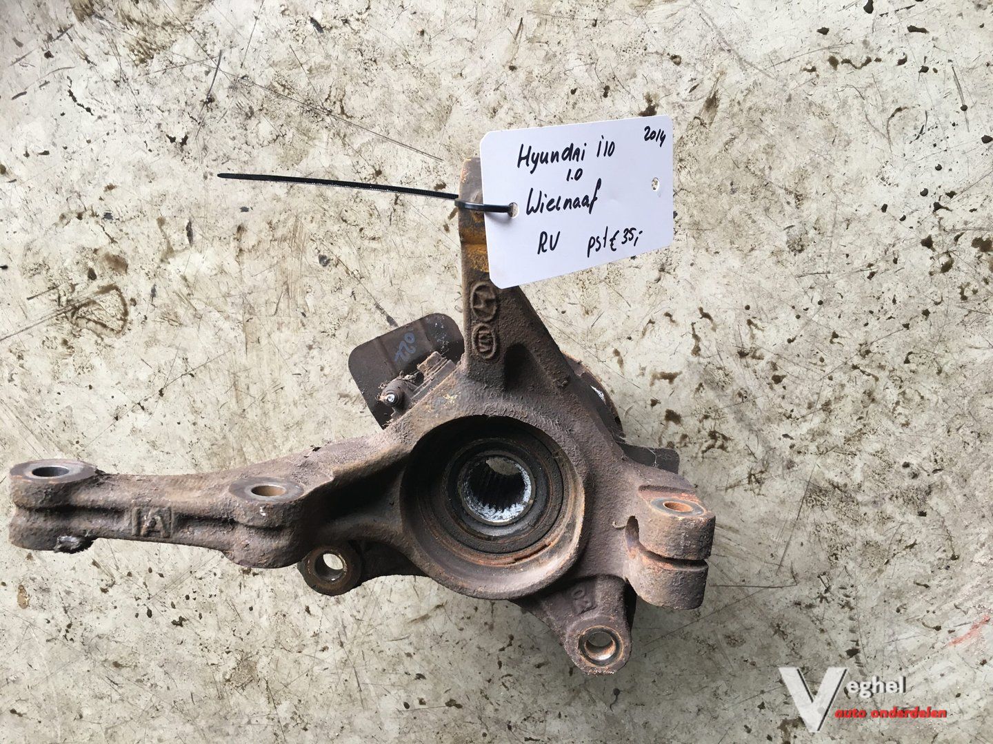 Hyundai i 10 1.0 2014 Wielnaaf Links of Rechts voor wheel hub usado en Menorca foto 2