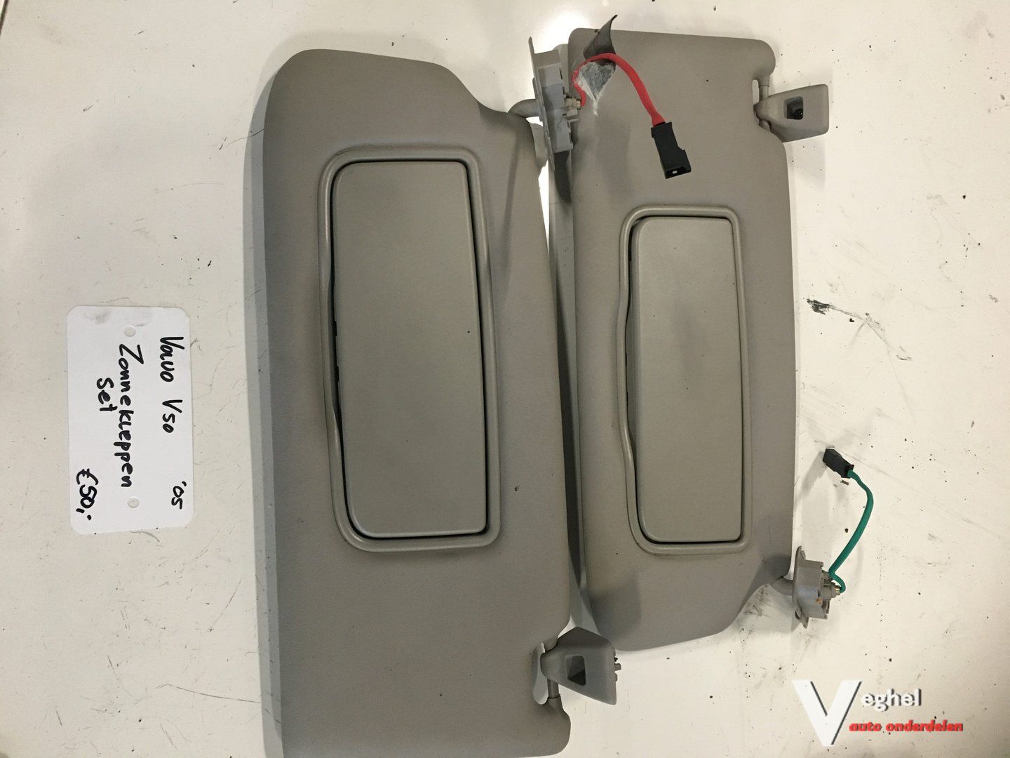 Volvo V50 2005 1.8 Zonnekleppen set sun visor left and right usado en Menorca