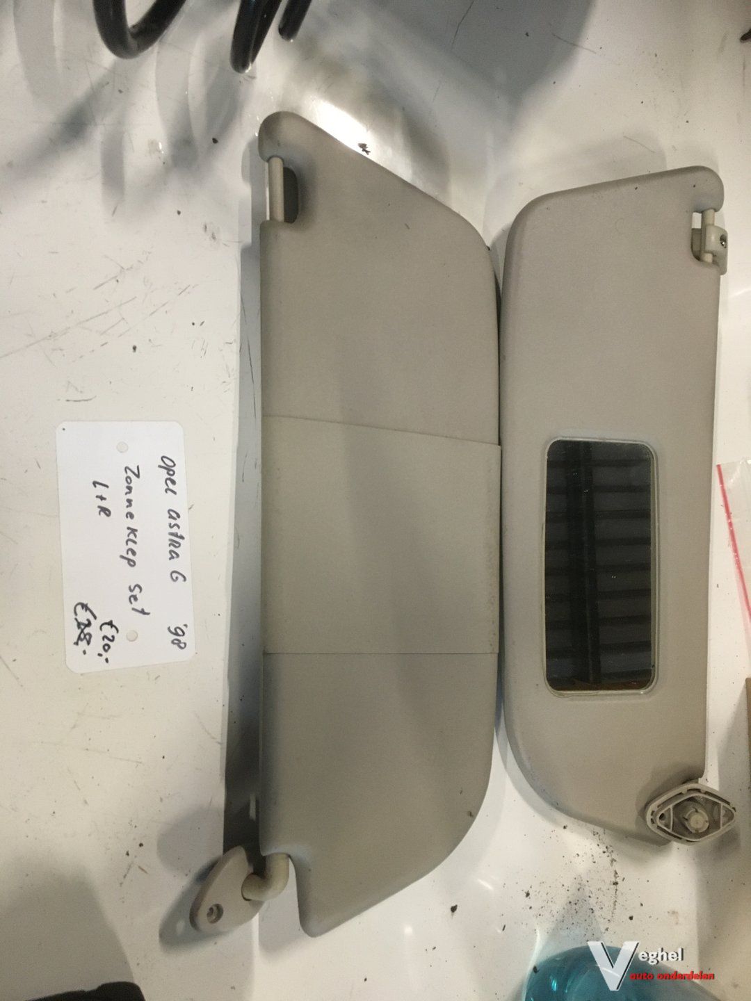 Opel Astra G 1998 1.6 8v Zonnekleppen set sun visor left and right usado en Menorca foto 2