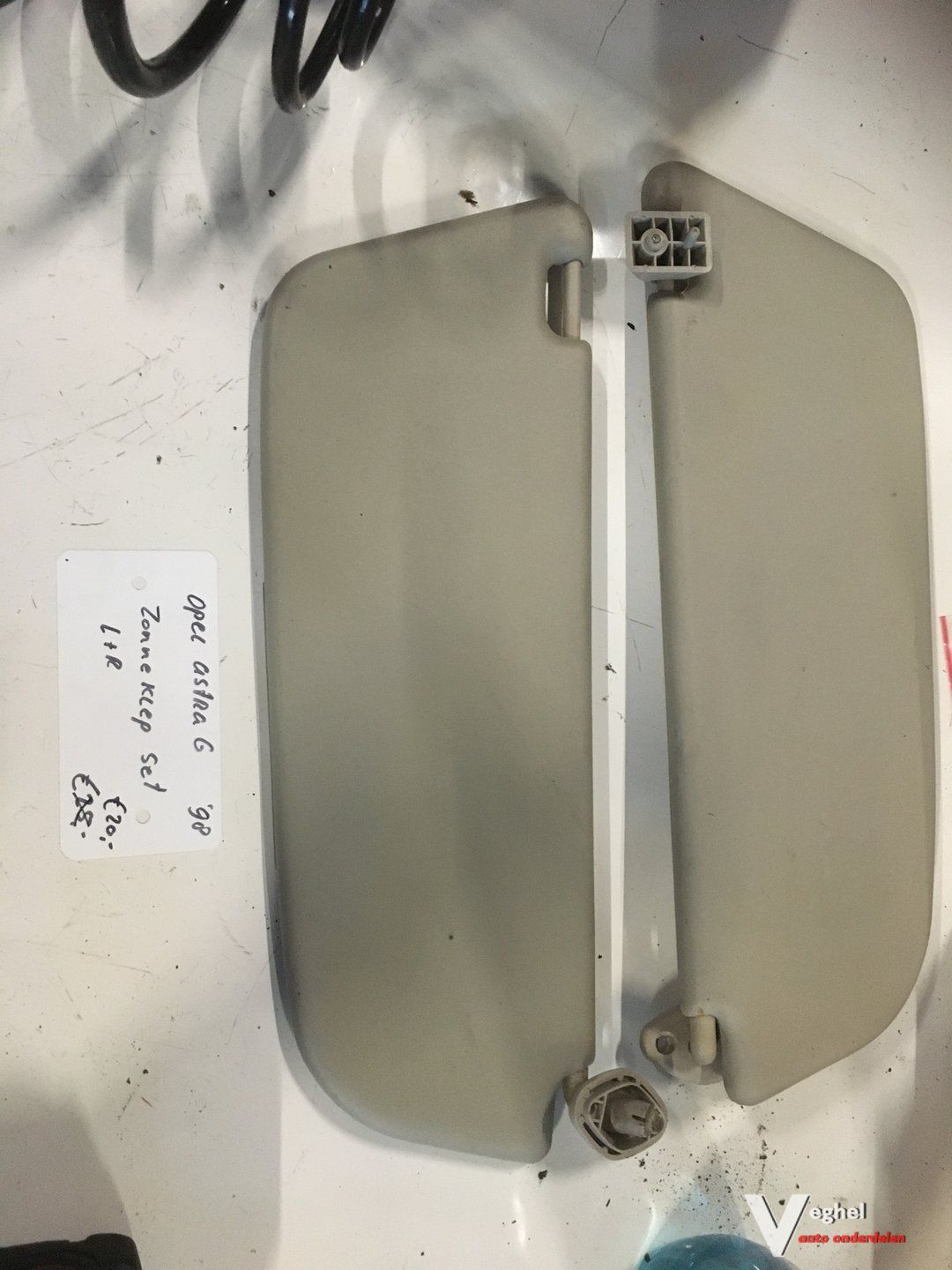 Opel Astra G 1998 1.6 8v Zonnekleppen set sun visor left and right usado en Menorca foto 3