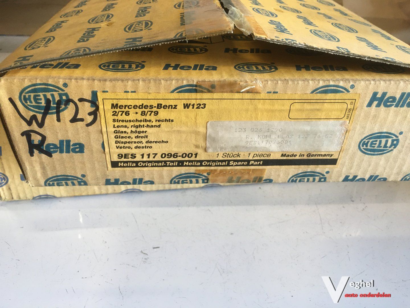 Mercedes W123 koplampglas Hellah nuevo Rechtsvoor headlight glass single usado en Menorca