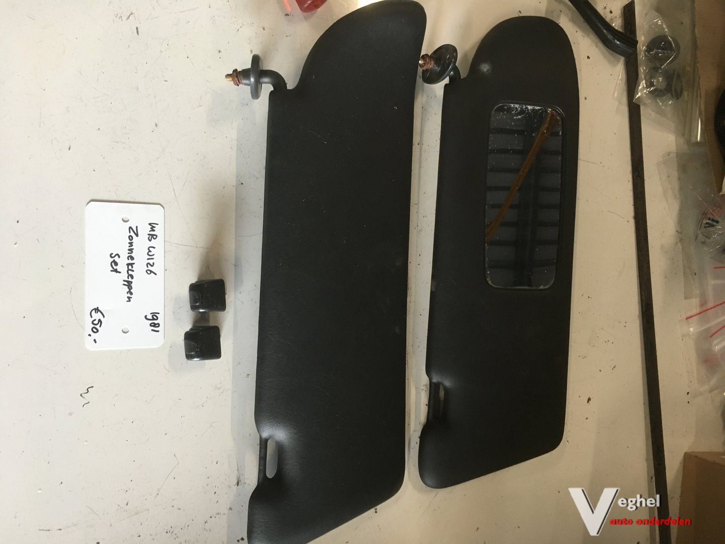 Mercedes W126 1981 Zonnekleppen set sun visor left and right usado en Menorca