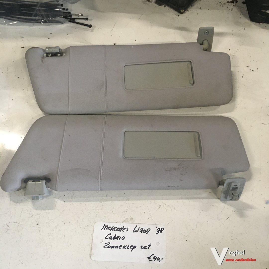 Mercedes W208 1998 Zonnekleppen set sun visor left and right usado en Menorca