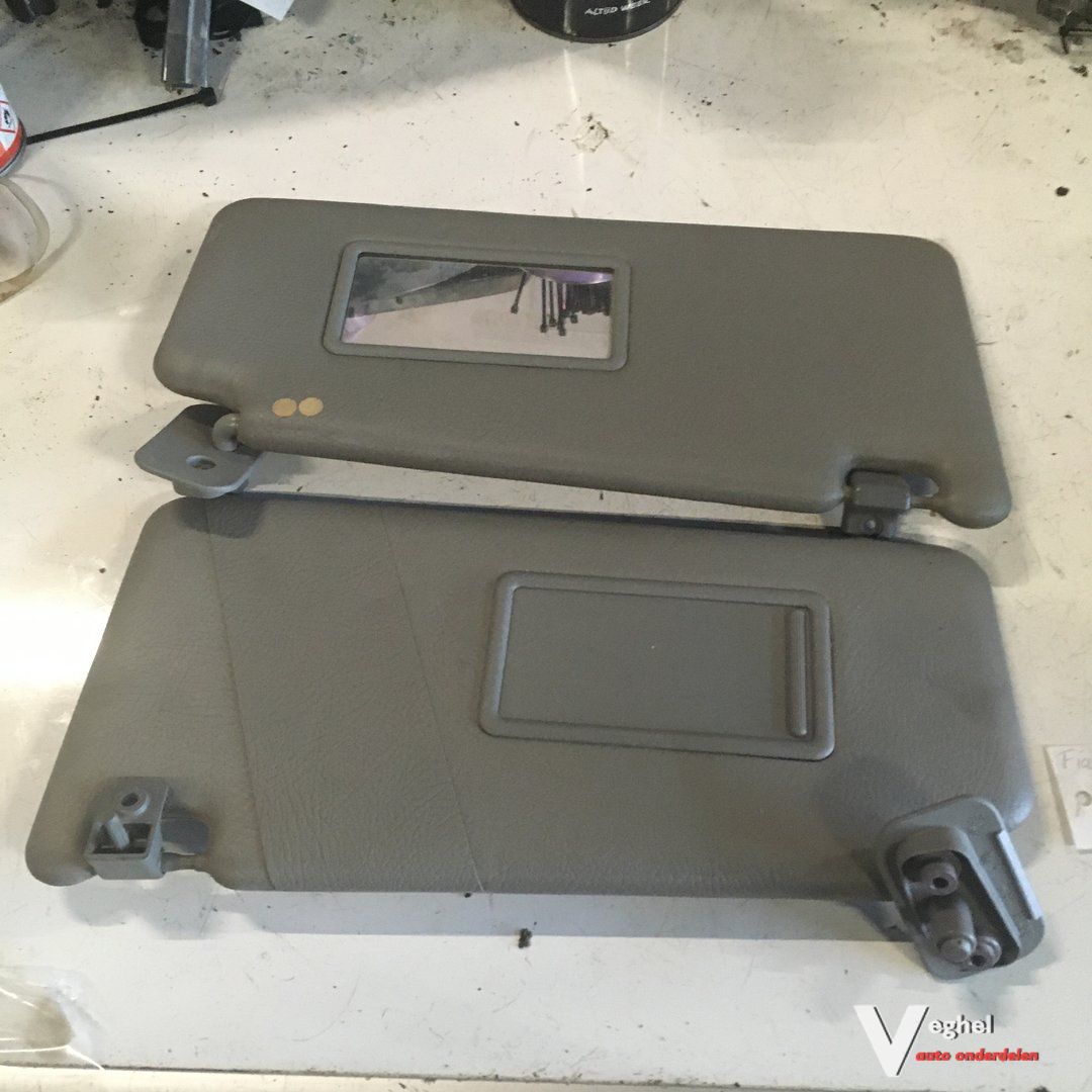 Fiat Punto 3 drs 1994 Zonnekleppen set sun visor left and right usado en Menorca