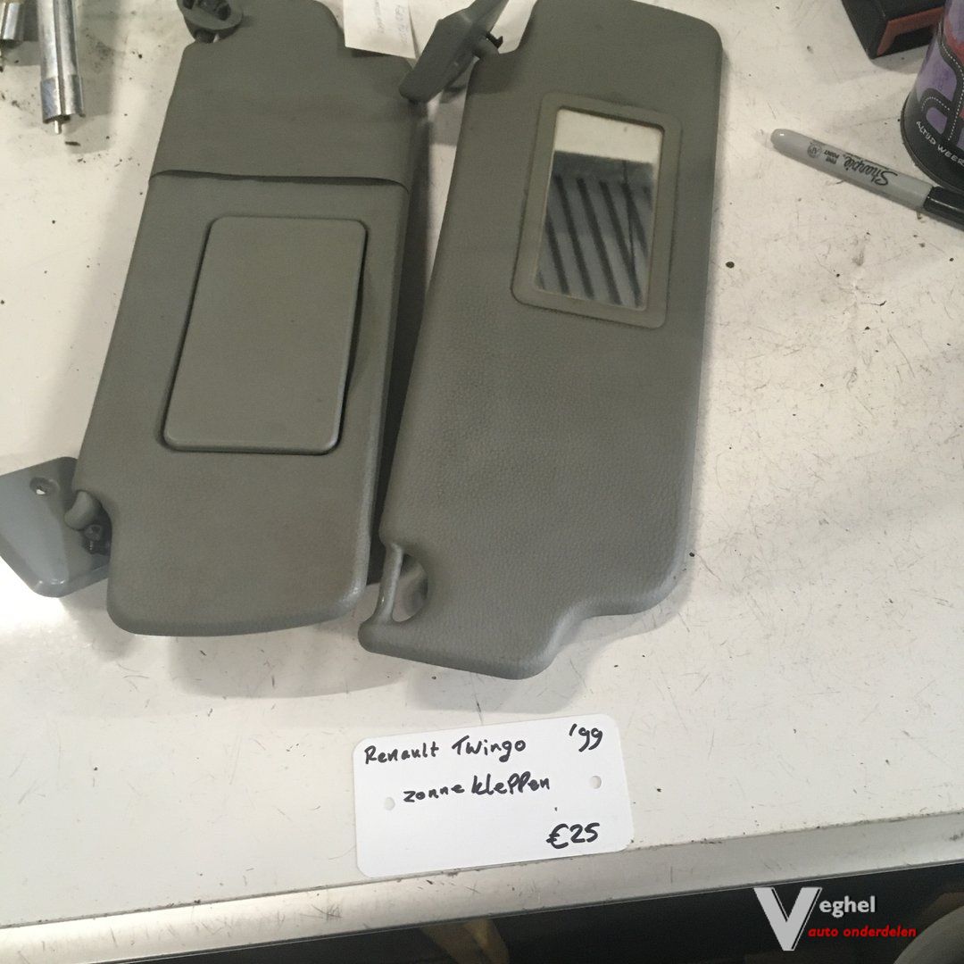 Renault Twingo 1999 Zonnekleppen set sun visor left and right usado en Menorca