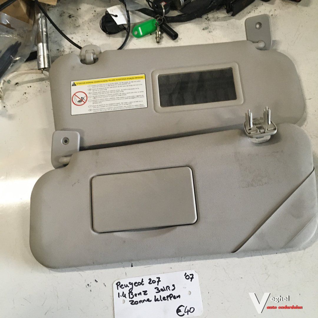 Peugeot 207 1.4 8 v gasolina 2007 Zonnekleppen set sun visor left and right usado en Menorca