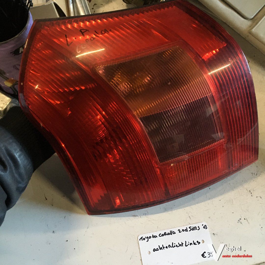 Toyota Carolla 2.0 D 5 drs 2003 Achterlicht Links of Rechts tail light single usado en Menorca foto 3