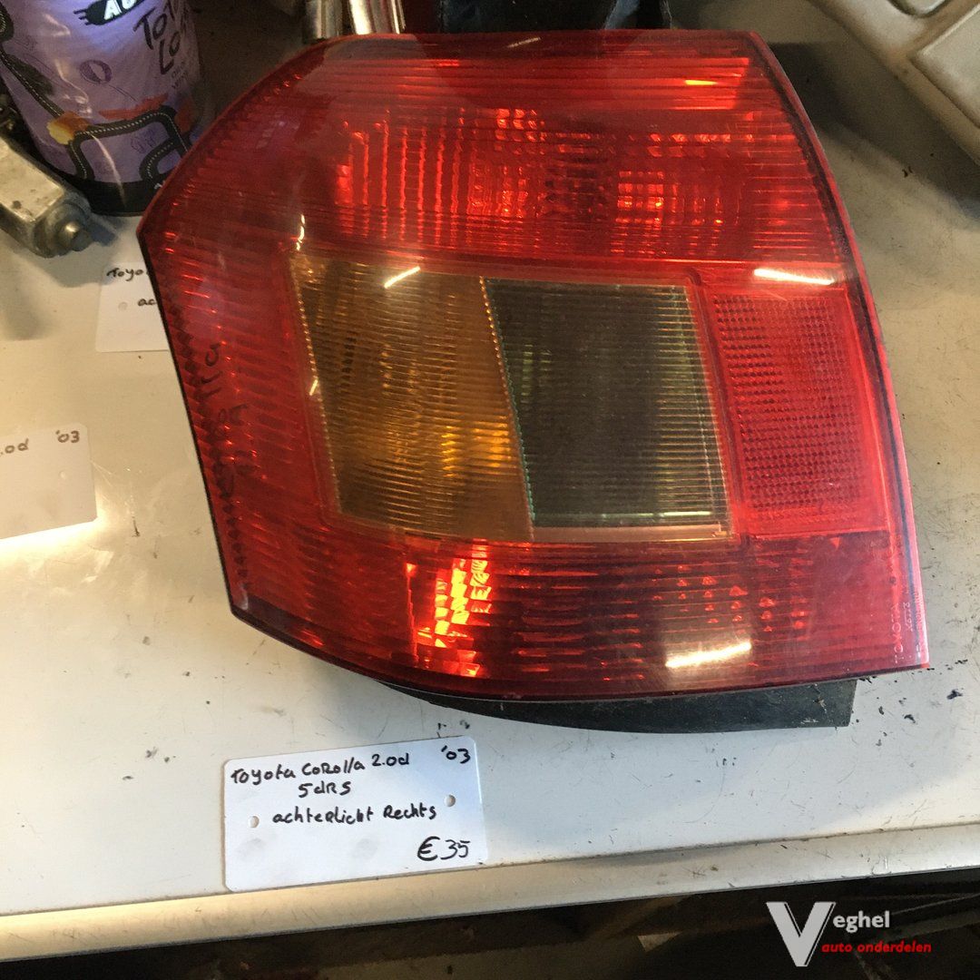 Toyota Carolla 2.0 D 5 drs 2003 Achterlicht Links of Rechts tail light single usado en Menorca