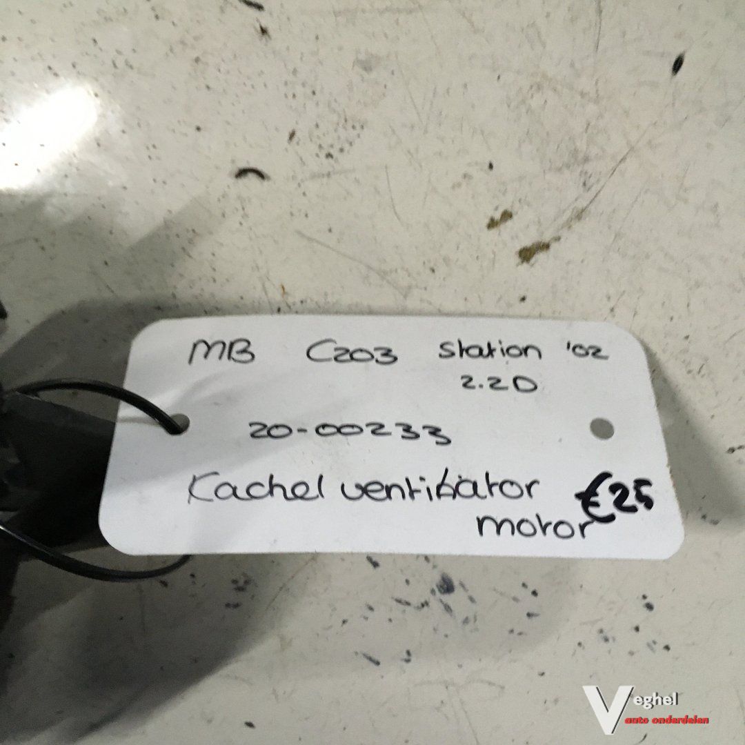 Mercedes C203 station 2002 Kachelmotor A 203 830 0308 heater engine booster usado en Menorca foto 2