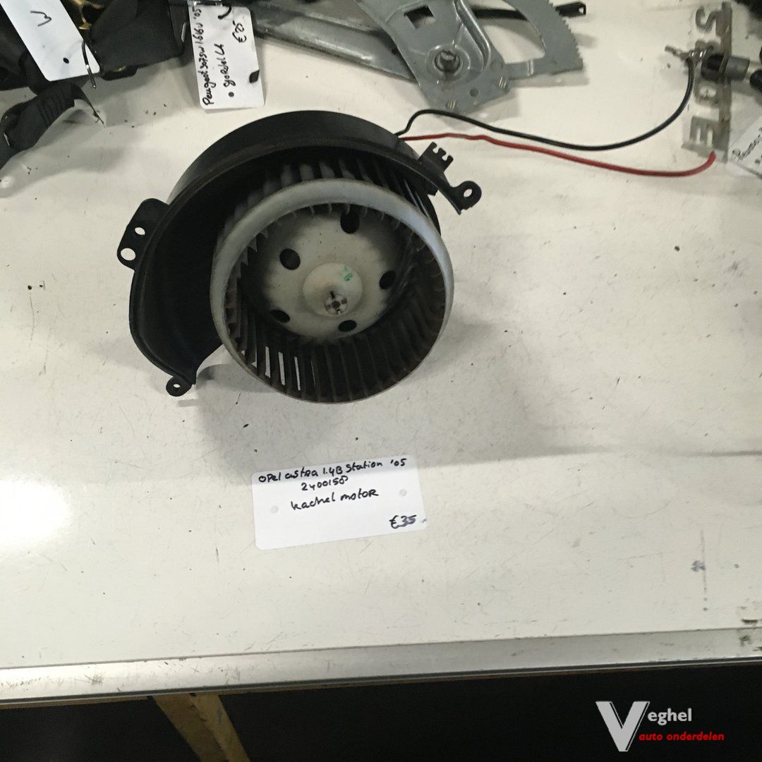 Opel Astra 1.4 B Station 2005 Wagennr 2400158 Kachelmotor heater engine booster usado en Menorca