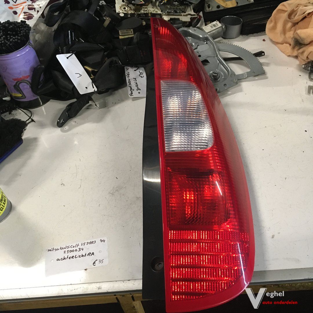 Mitsubishi Colt 1.5 B 5 drs 2004 Wagennr 2500034 Achterlicht Rechts tail light single usado en Menorca foto 2