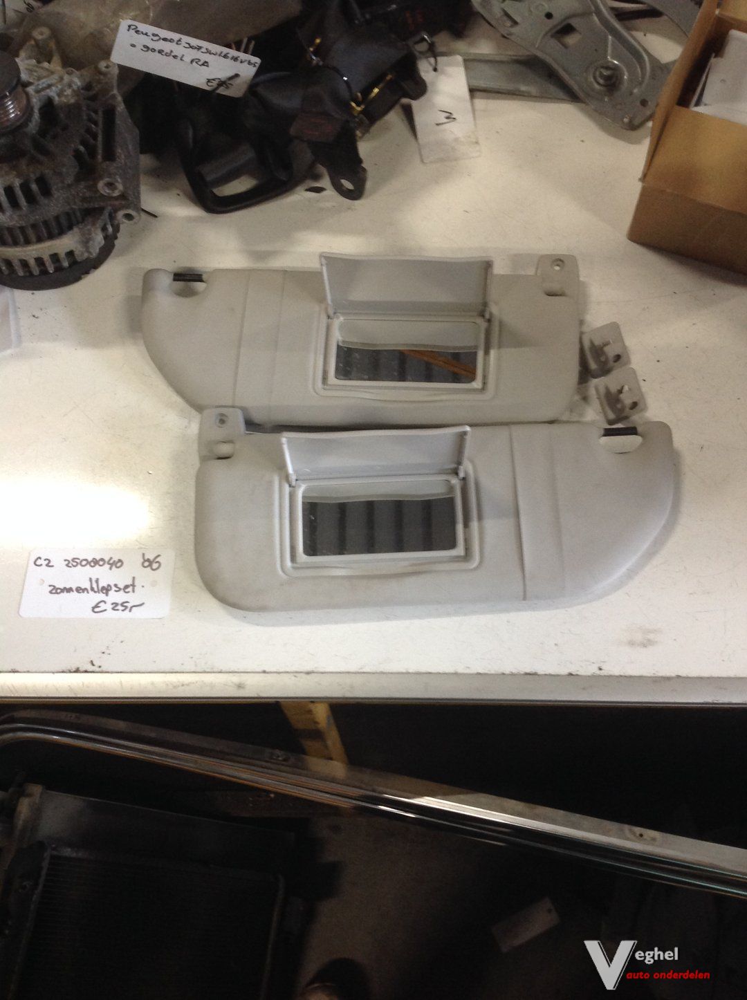 Citroen C3 2007 Wagennr 2500040 Zonnekleppen set sun visor left and right usado en Menorca