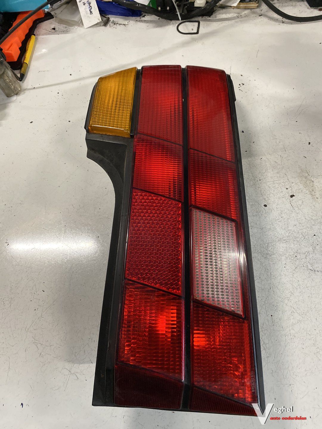 BMW 7 Serie 1992. Achterlicht rechts tail light single usado en Menorca