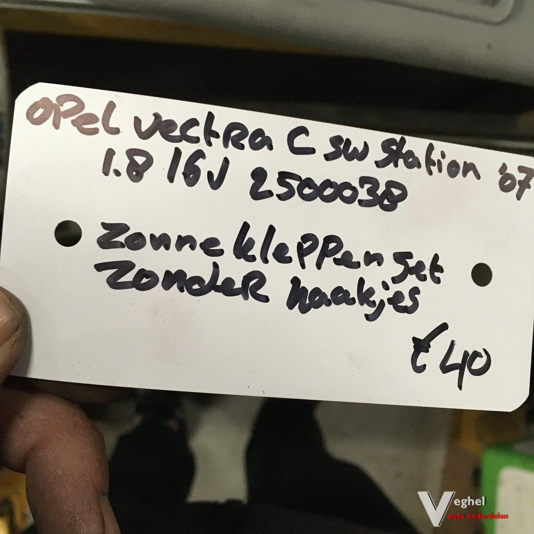 Opel Vectra C 1.8 16v station 2007 Wagennr 2500038 Zonnekleppen set zonder haakjes sun visor left and right usado en Menorca