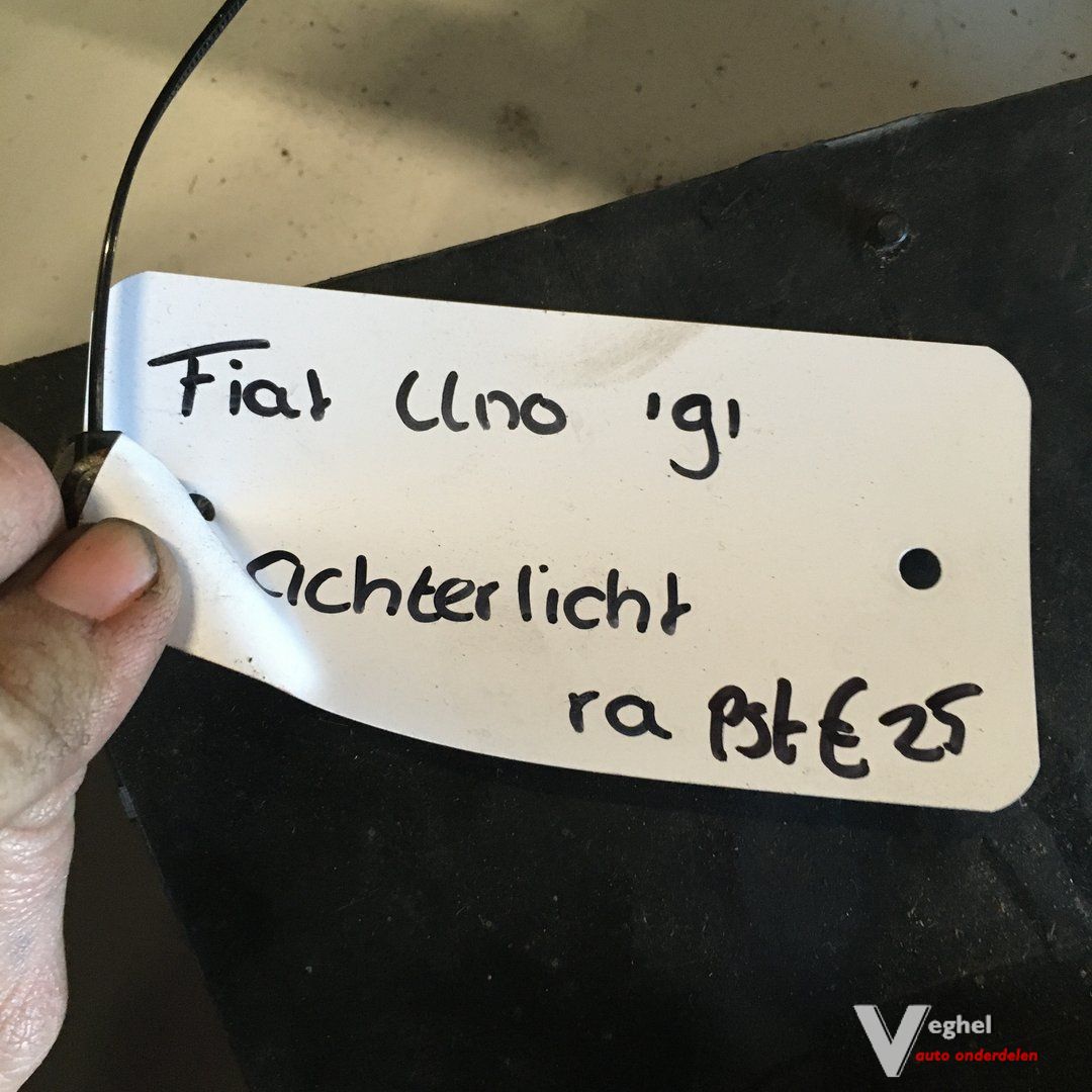Fiat Uno 1991 Achterlicht Links of Rechts tail light single usado en Menorca foto 4