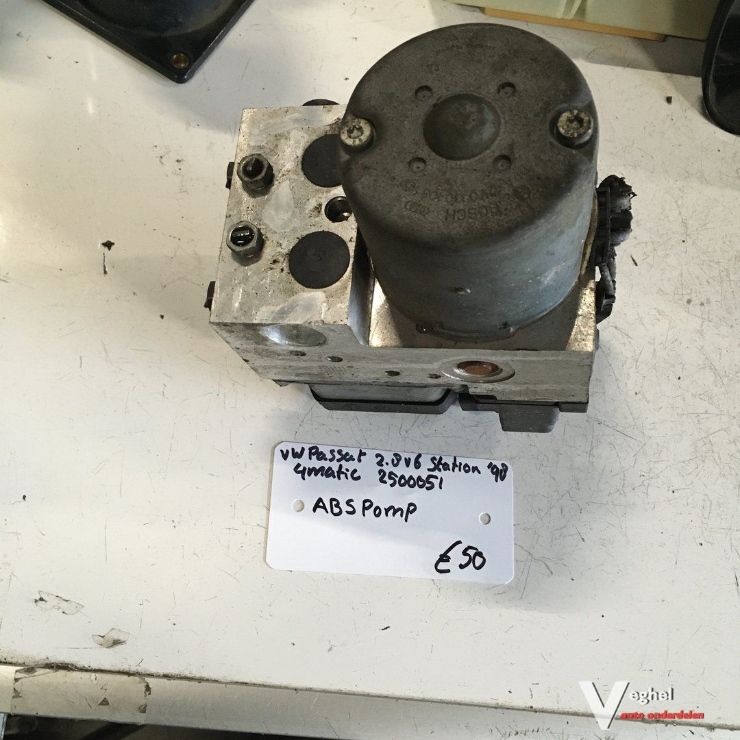 Vw Passat 2.8 v6 station 4 matic 1998 Wagennr 2500051 ABS Pomp abs pump usado en Menorca