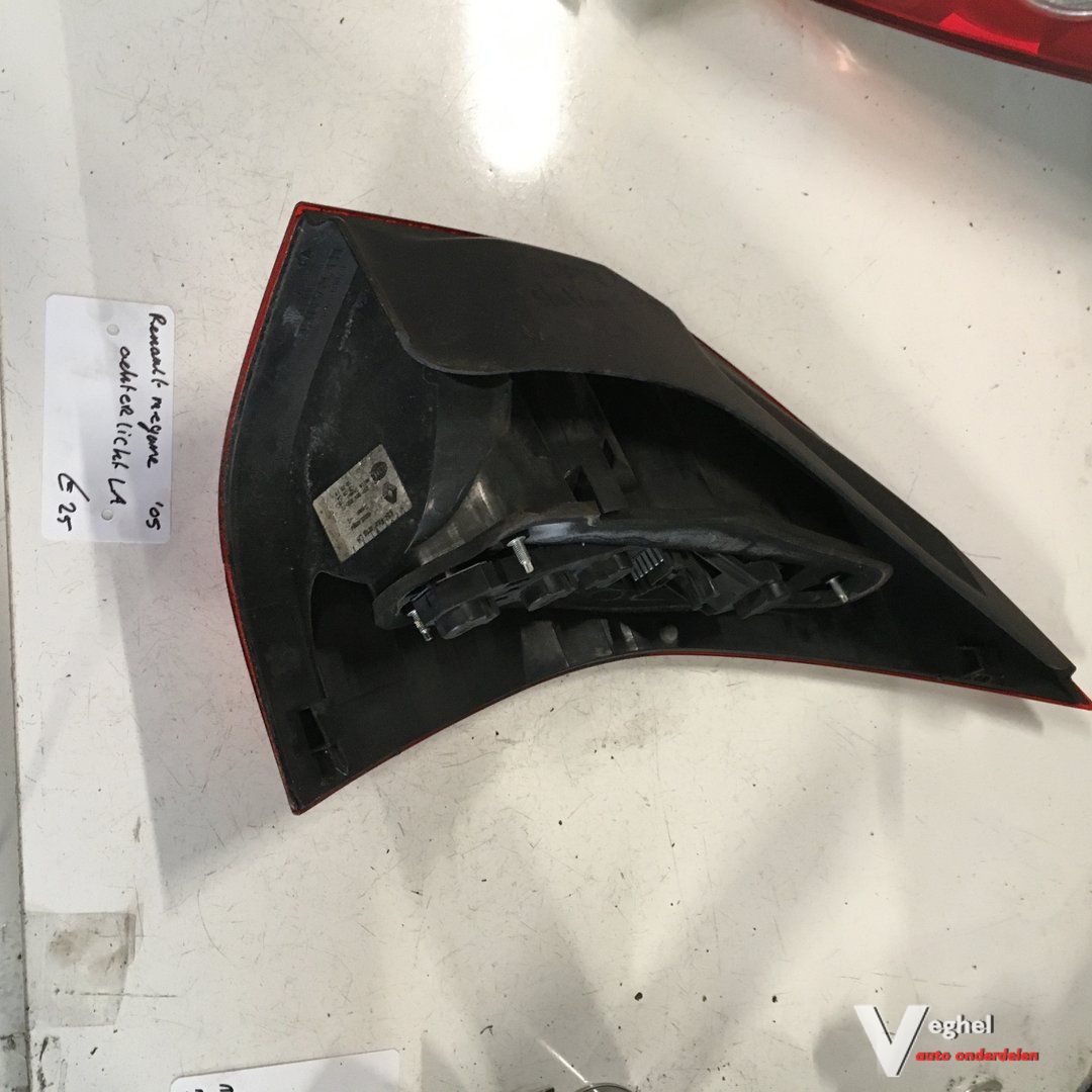 Renault Espace 2005 Achterlicht Linksachter of Rechtsachter tail light single usado en Menorca foto 2