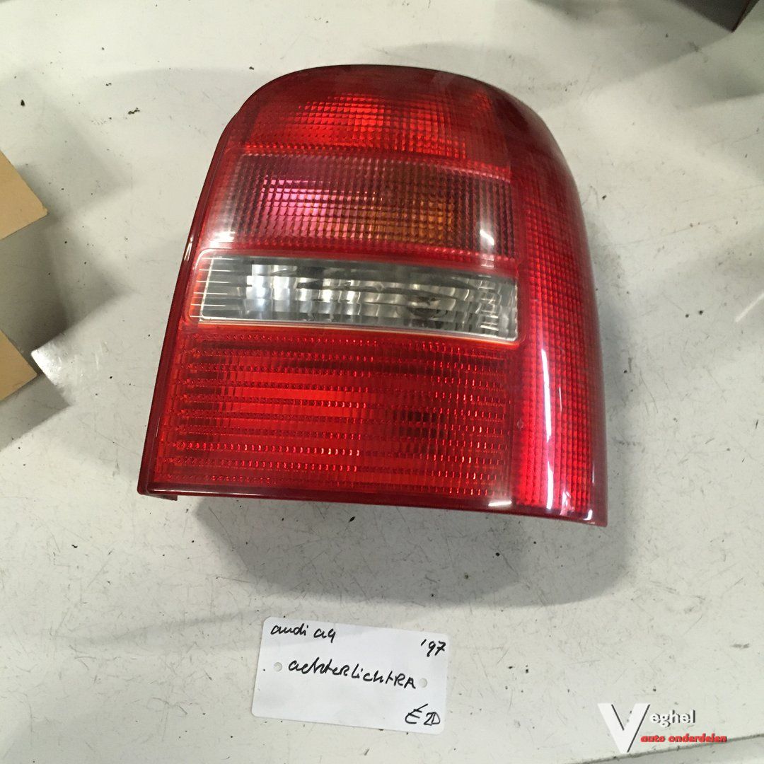 Audi A4 1997 Achterlicht Rechts of Links tail light single usado en Menorca