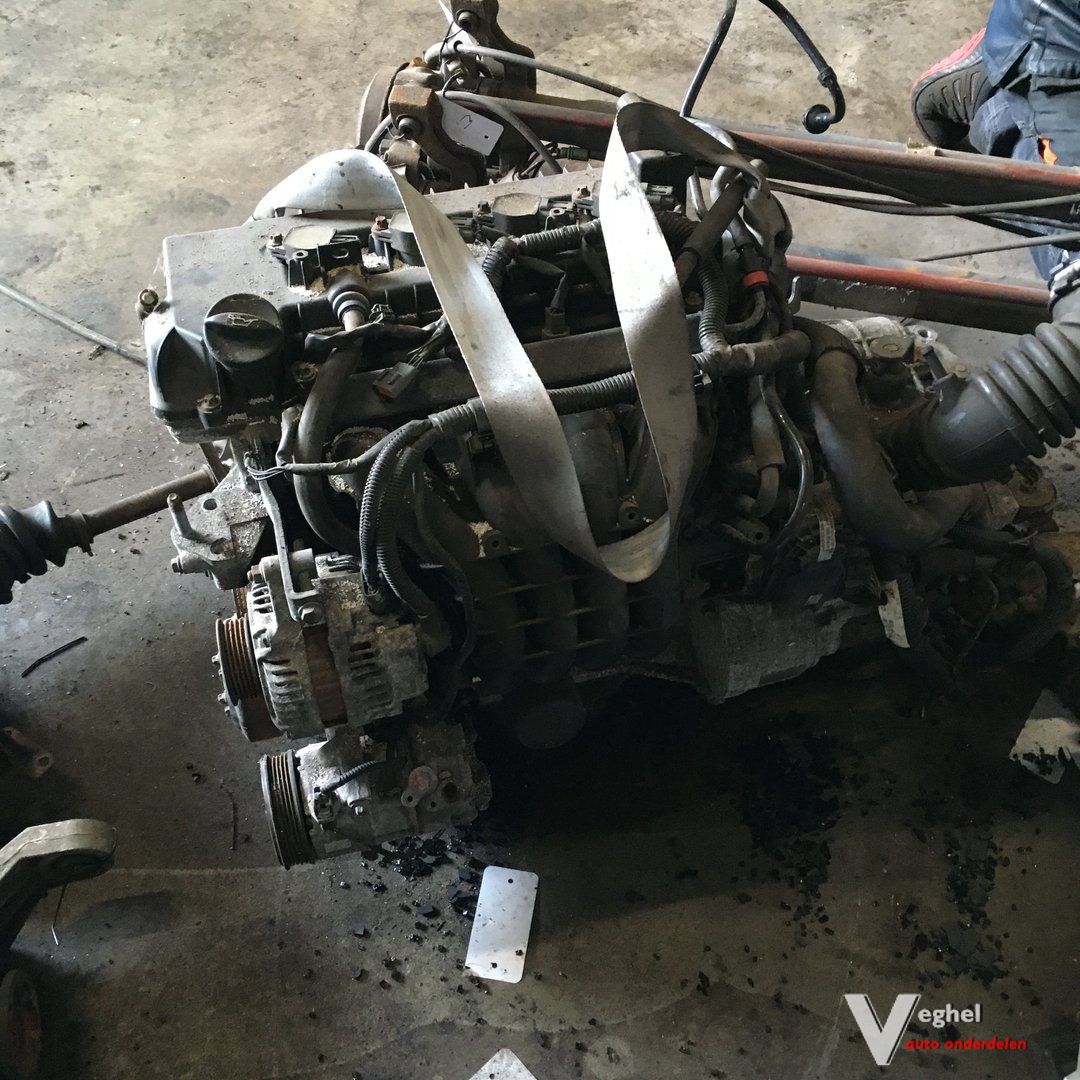 Mitsubishi Colt 3drs 1.5 16v 2005 Wagennr 1600158 motor Kaal engine block bare usado en Menorca foto 4