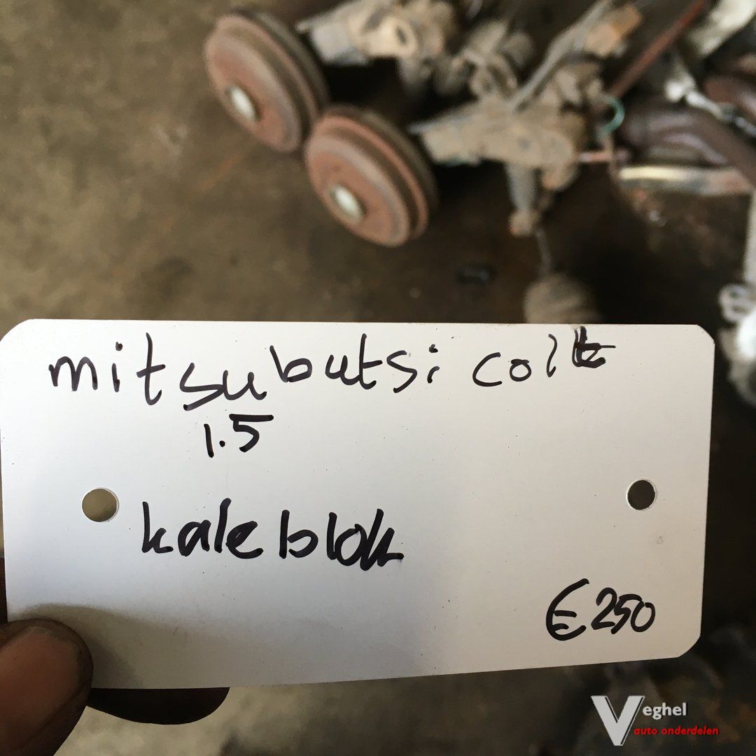 Mitsubishi Colt 3drs 1.5 16v 2005 Wagennr 1600158 motor Kaal engine block bare usado en Menorca