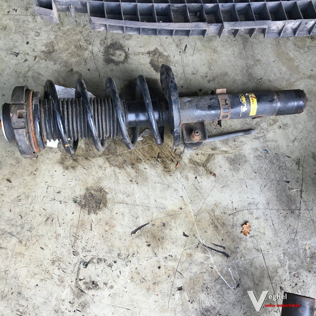 Vw Polo 2003 4 cilinder Veerpoot Rechtsvoor of Linksvoor strut complete single usado en Menorca foto 3