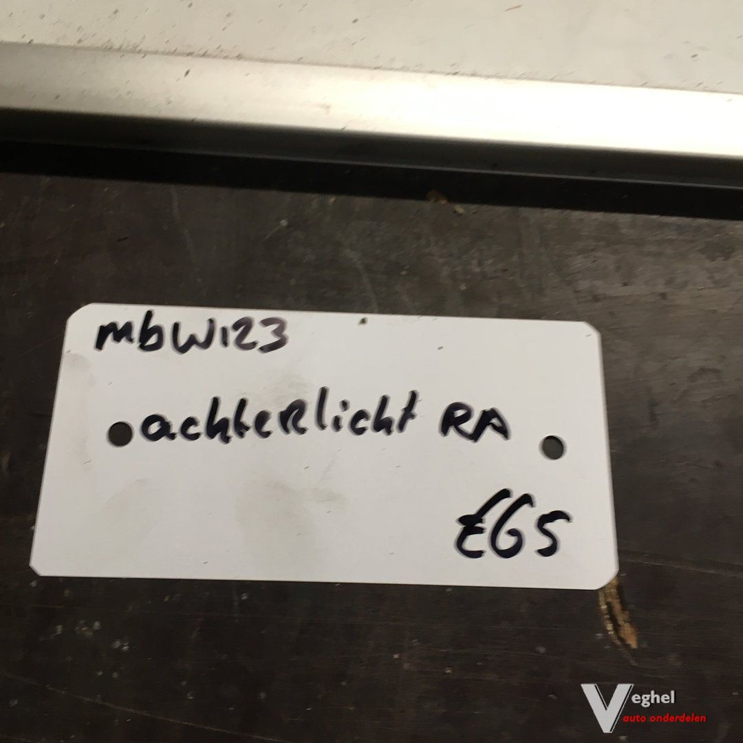 Mercedes W123 Achterlicht Rechtsachter tail light single usado en Menorca