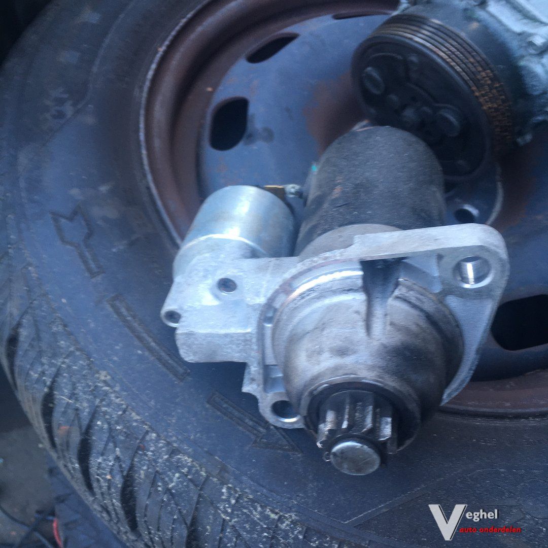 Vw Golf 4 2003 5drs 2.0 B Wagennr 2500056 Startmotor starter motor usado en Menorca foto 2