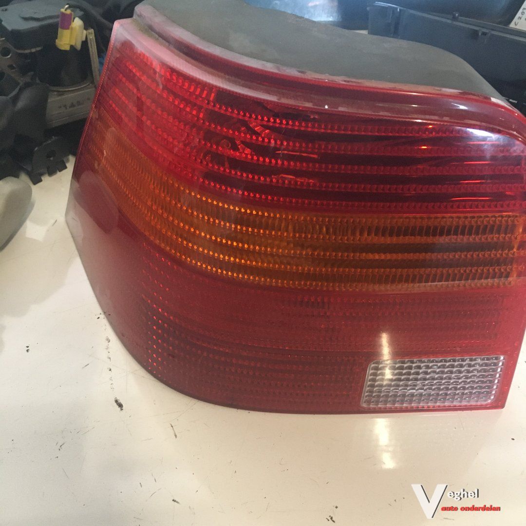 Vw Golf 4 2003 5drs 2.0 B Wagennr 2500056 Achterlicht Linksachter tail light single usado en Menorca foto 2