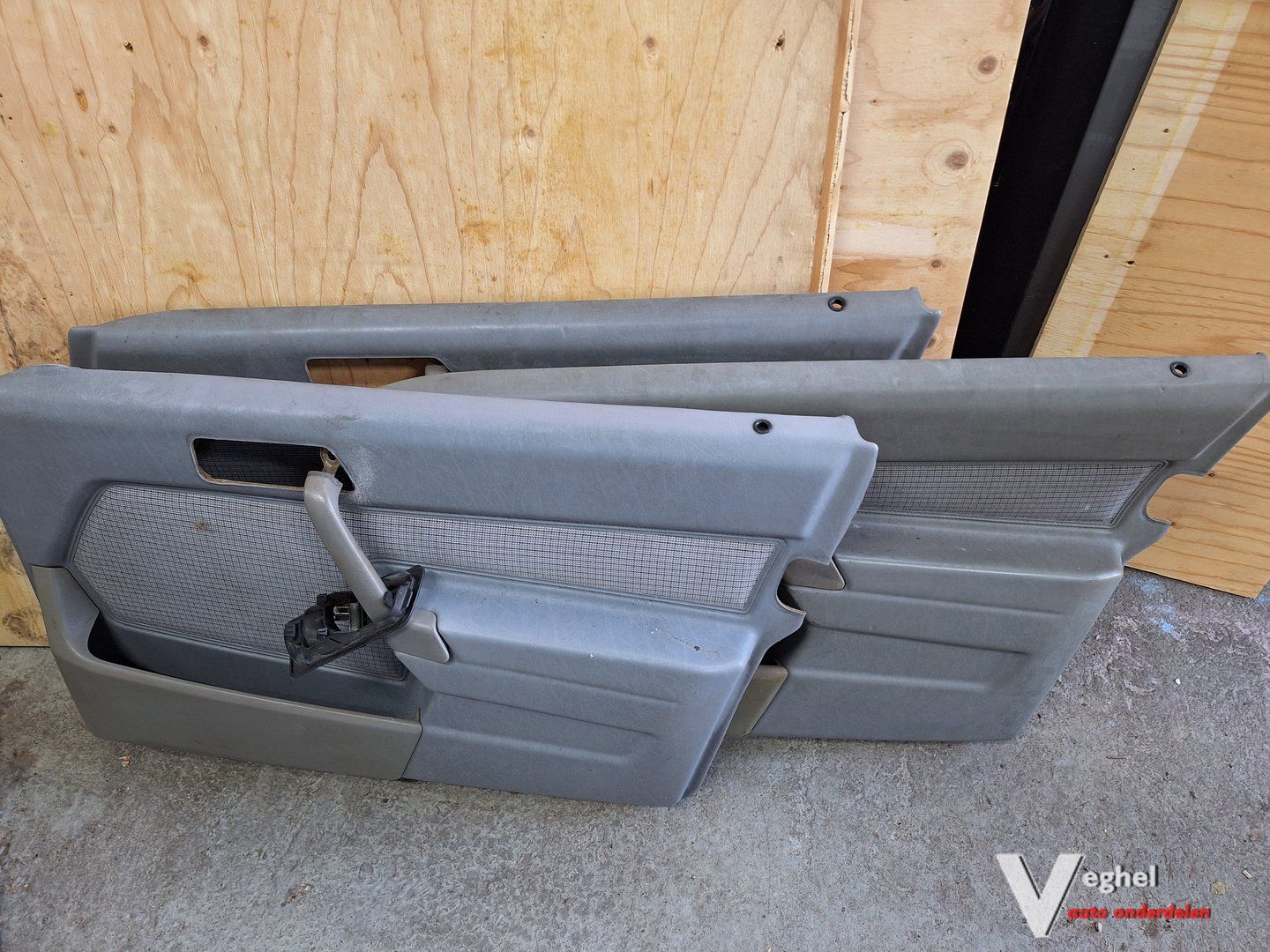 Mercedes W201 sedan Deurpaneel RV grijs '82 tot '89 door upholstery door panel single usado en Menorca