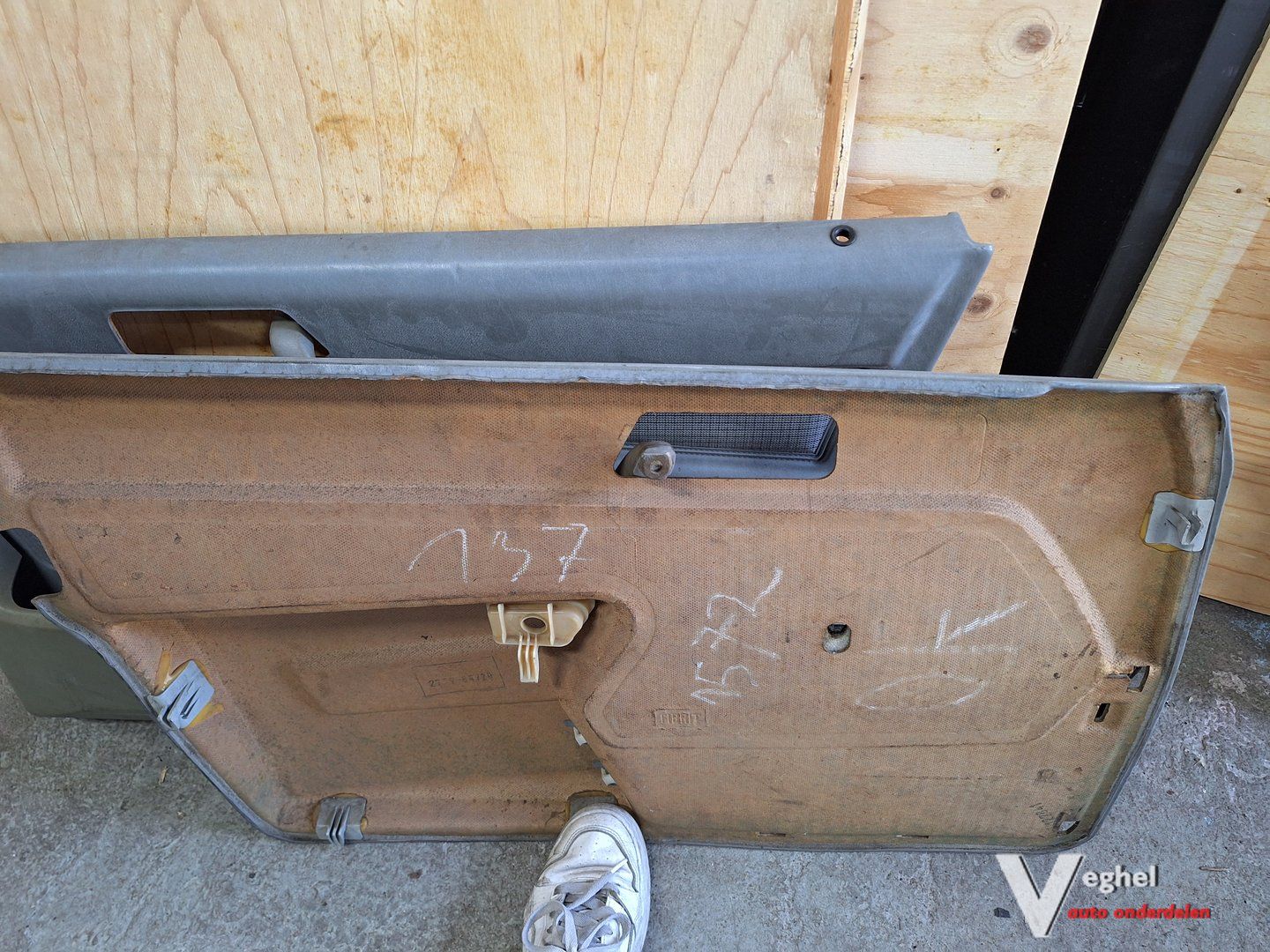 Mercedes W201 sedan Deurpaneel RV grijs '82 tot '89 door upholstery door panel single usado en Menorca foto 3