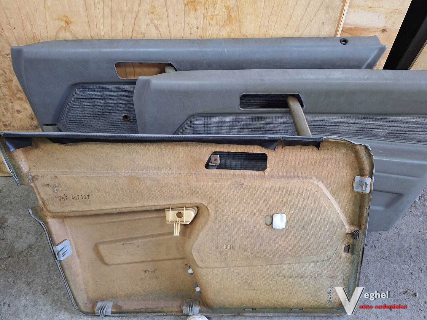 Mercedes W201 sedan Deurpaneel RV grijs '82 tot '89 door upholstery door panel single usado en Menorca foto 2